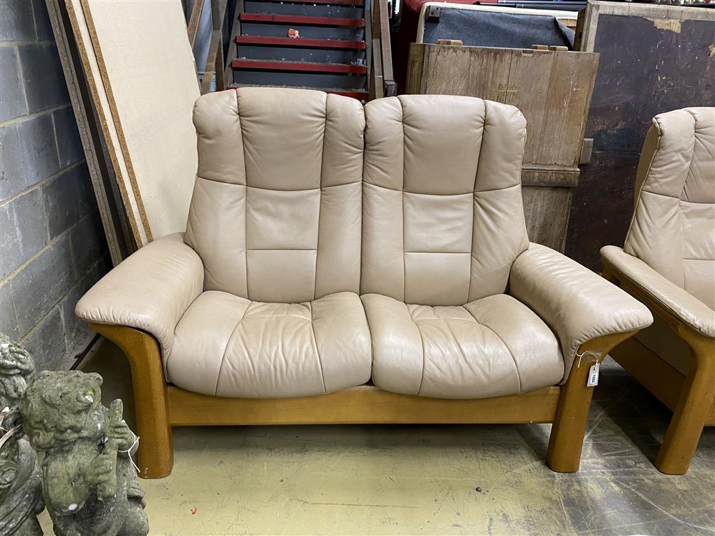 A pair of Norwegian Ekornes Stressless reclining two-seat settees with leather upholstery, length 150cm, depth 78cm, height 104cm